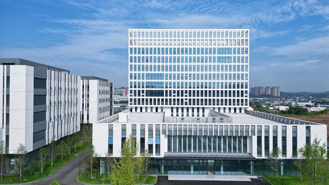 圖2  產(chǎn)業(yè)園內部建筑群。魏琪  攝.jpg