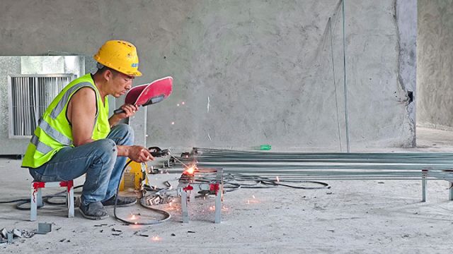 圖4  生產(chǎn)制劑項目熱火朝天裝修中。魏琪  攝.jpg