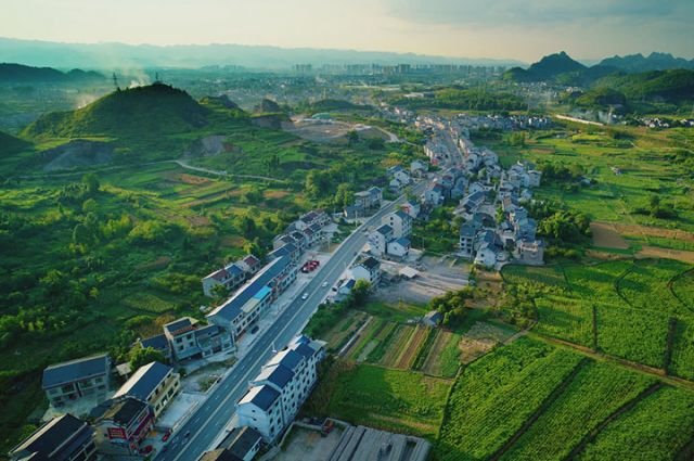 圖2  G319秀山段。新華網(wǎng)發(fā)（重慶市交通運輸委供圖）.jpg