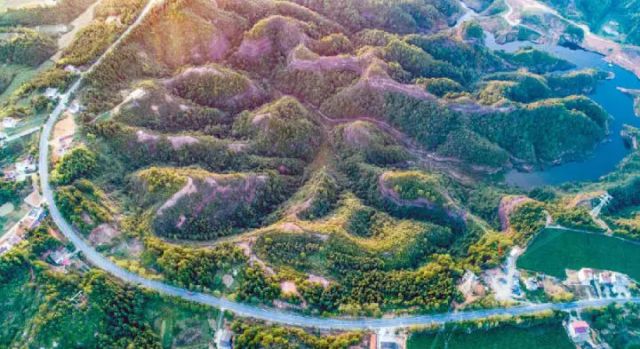 圖1  江西省305省道武寧縣新寧鎮(zhèn)段（李春玲 攝）.jpg