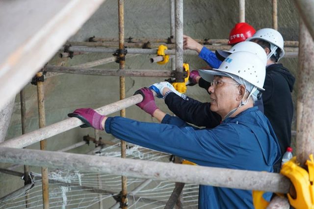 圖7  雁江區(qū)邀請專家開展半月山摩崖造像保護修繕.jpg