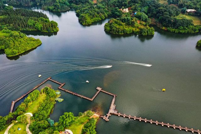 圖7  鳳凰湖畔美景。 &nbsp;廖勝春 攝.jpg