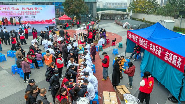 圖1  安岳縣“12·5”國(guó)際志愿者日主題活動(dòng)現(xiàn)場(chǎng)。楊康忠  攝.jpg