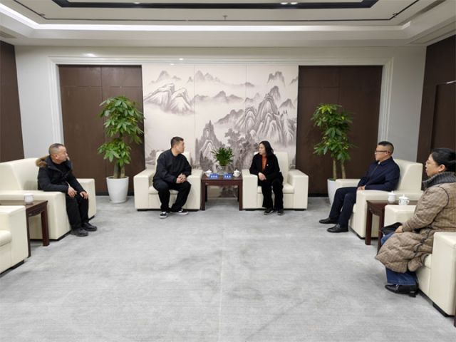 圖1  資陽高新區(qū)管委會負責人與企業(yè)負責人座談交流 拷貝.jpg