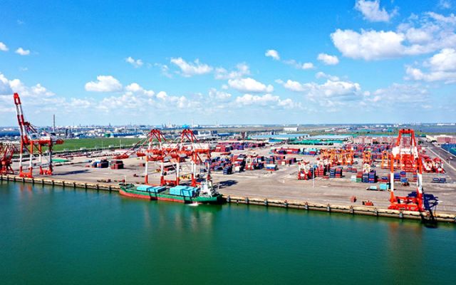 圖2  盤錦港集裝箱碼頭（陳衛(wèi)國(guó) 攝）.jpg