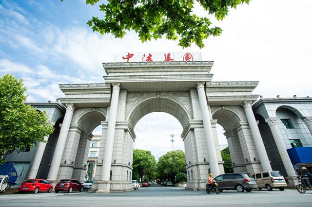 1765351440415515.jpg 圖1 中法控股集團有限公司一景(邵建平 攝).jpg